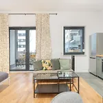 Cozy With Balcony And Free Garage By Renters شقة