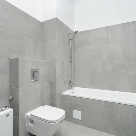 Cozy With Balcony&free Garage By Renters