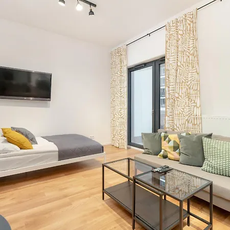 Cozy With Balcony&free Garage By Renters Apartament