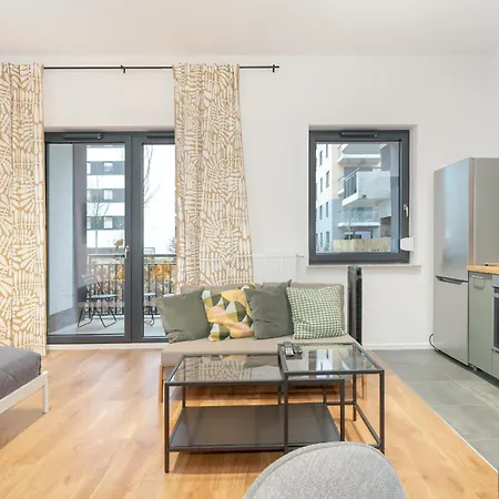 Cozy With Balcony&free Garage By Renters Apartament