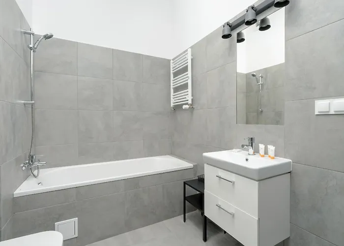 Cozy With Balcony And Free Garage By Renters Apartamento