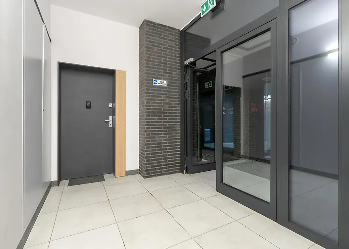 Cozy With Balcony And Free Garage By Renters