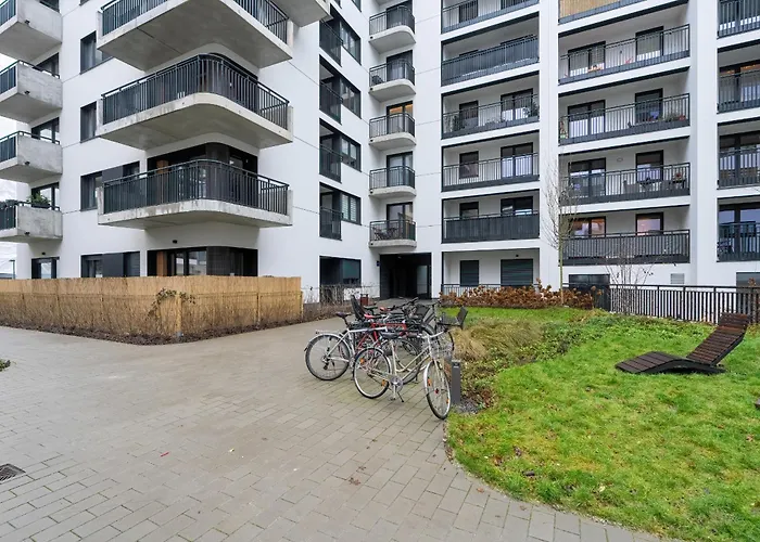 Apartamento Cozy With Balcony And Free Garage By Renters