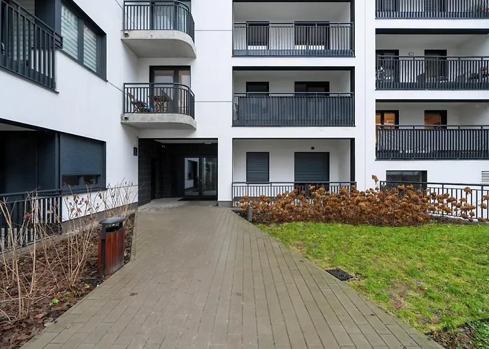 Cozy With Balcony And Free Garage By Renters Apartamento