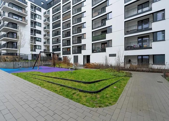 Apartamento Cozy With Balcony And Free Garage By Renters Poznan