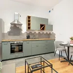 Cozy With Balcony And Free Garage By Renters Πόζναν