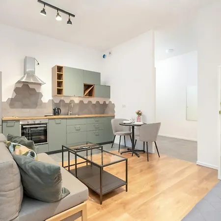 Cozy With Balcony And Free Garage By Renters Διαμέρισμα Πόζναν