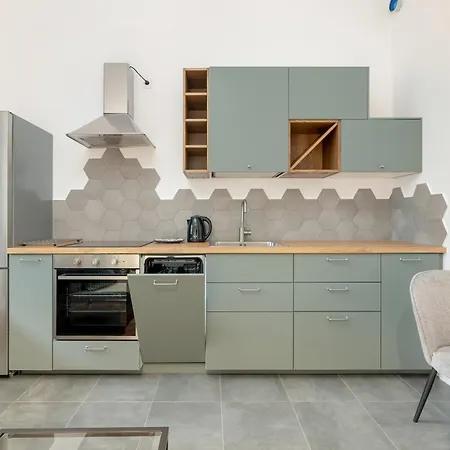 Cozy With Balcony And Free Garage By Renters *