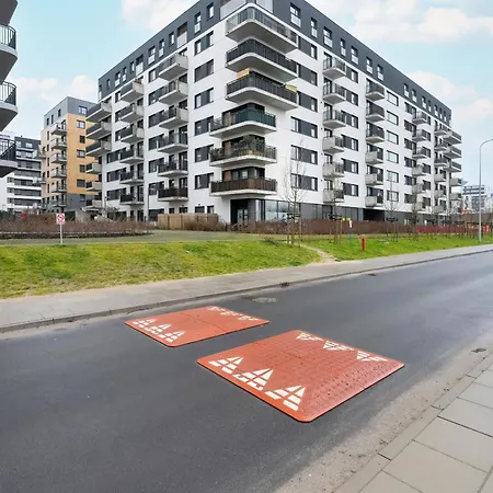 Cozy With Balcony And Free Garage By Renters Διαμέρισμα