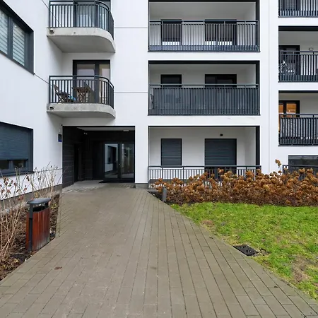 Cozy With Balcony And Free Garage By Renters Διαμέρισμα