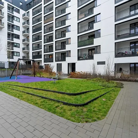 Διαμέρισμα Cozy With Balcony And Free Garage By Renters Πόζναν