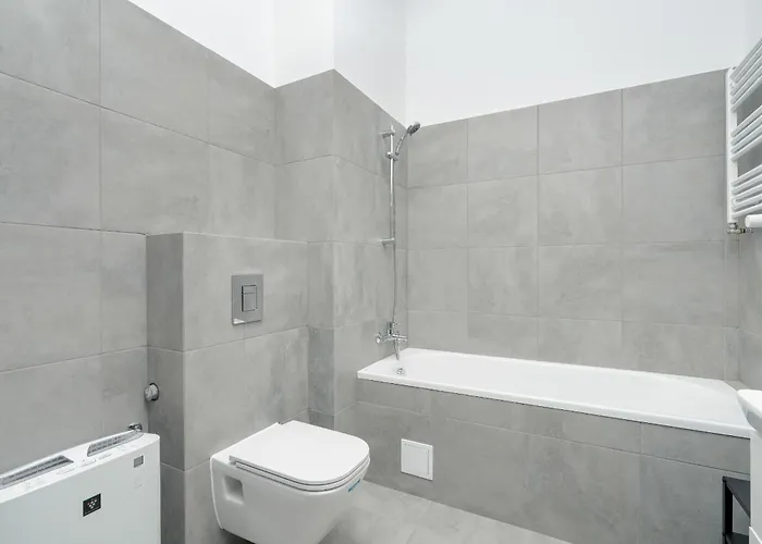 Cozy With Balcony And Free Garage By Renters