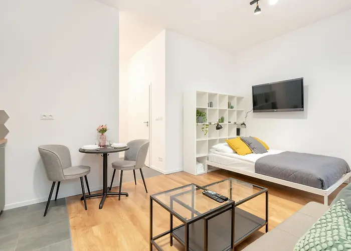 Apartment Cozy With Balcony And Free Garage By Renters